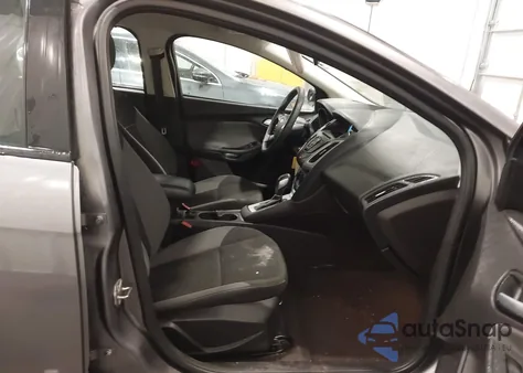 2014 Ford Focus Se z USA, uszkodzony, nr VIN 1FADP3K28EL443618